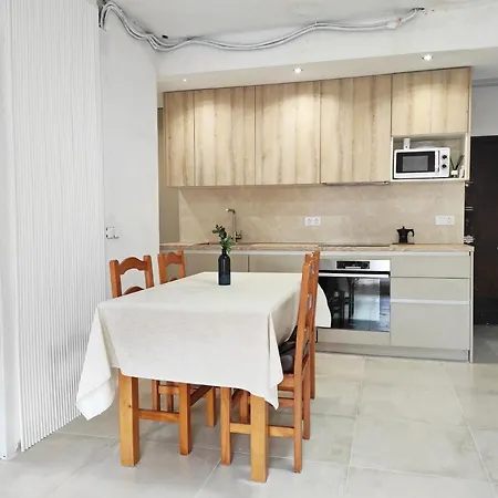 Apartamento En El Centro De Esglesia Apartment *