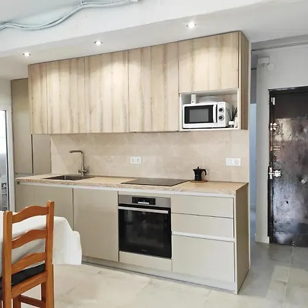 Apartamento En El Centro De Esglesia Apartment *
